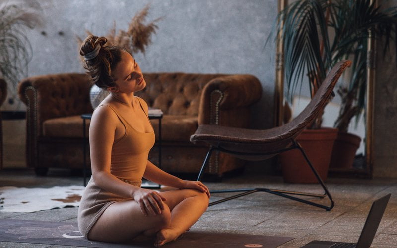 10 Best Online Yoga Retreats: Discover Virtual Bliss 33 Hannah Deyxler