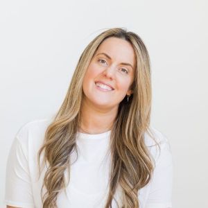 10 Best Online Yin Yoga Teacher Trainings (Yoga Alliance Approved) 29 Kate Lombardo