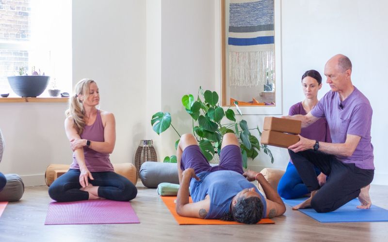 10 Best Online Yin Yoga Teacher Trainings (Yoga Alliance Approved) 51 Live Online 50-Hour Yin Yoga Teacher Training By Yoga International