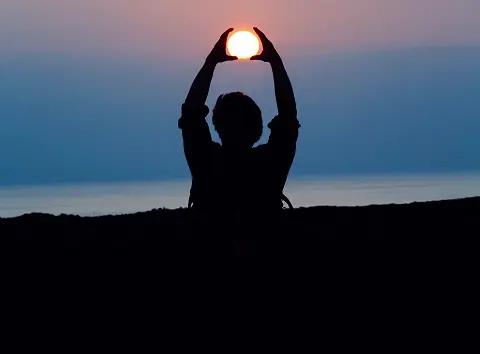 5 Best Online Kundalini Yoga Teacher Training Certification Programs 18 Alicia Keys