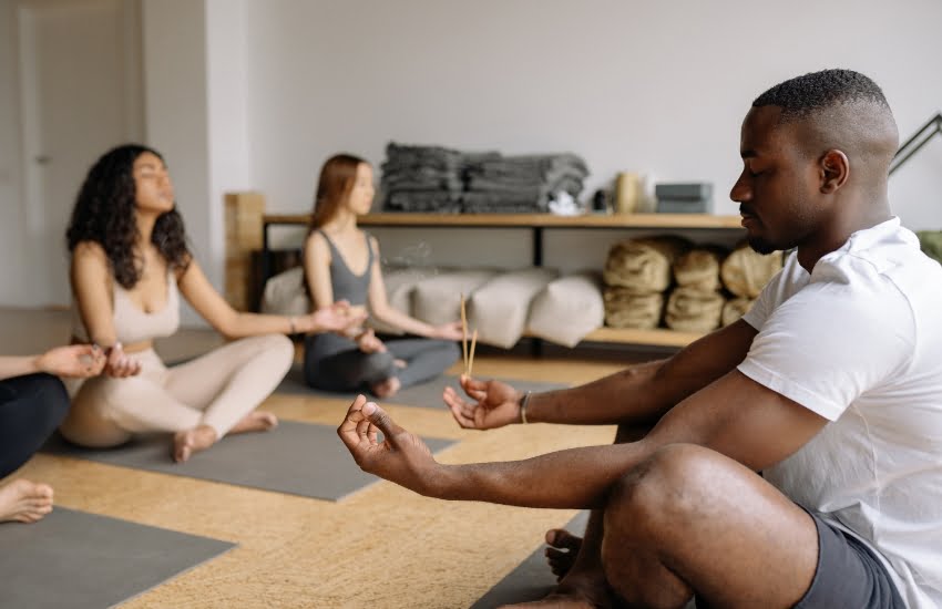 A Guide to Creating a Beginner-Friendly Yoga Sequence 2 newbies doing yoga