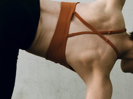 Whats the Differences Between a Yoga Therapist and a Yoga Instructor 7 yoga teacher vs therapy